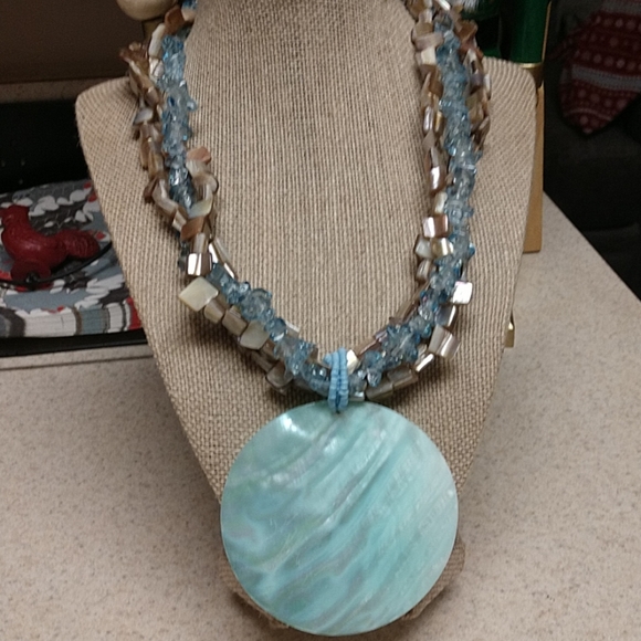 Boutique Beach Jewelry - Statement Shell/aquamarine necklace NWOT